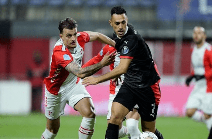 他在低位背 他在低位背